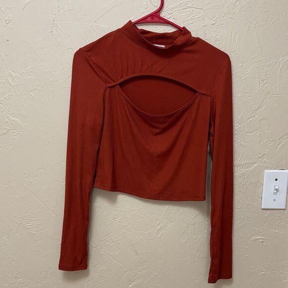 39. Timing long sleeve cut out crop size xl - Picture 1 of 3